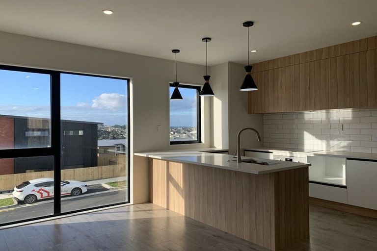 Photo of property in 17 Paina Crescent, Massey, Auckland, 0614