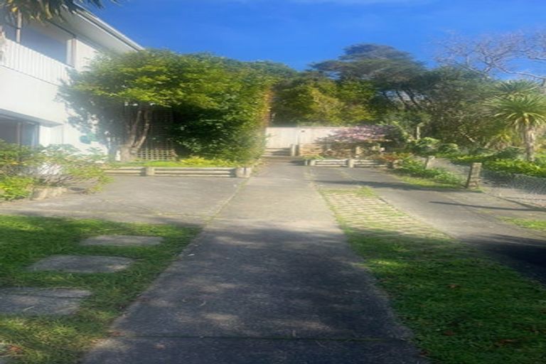 Photo of property in 22 Jenanne Place, Totara Vale, Auckland, 0629