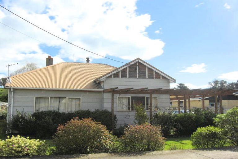 Photo of property in 18 Watts Street, Waipawa, 4210
