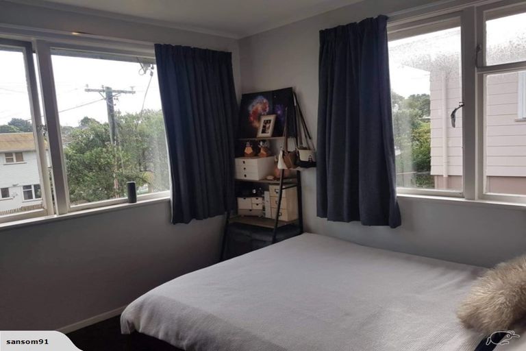 Photo of property in 18 Owhiti Street, Titahi Bay, Porirua, 5022