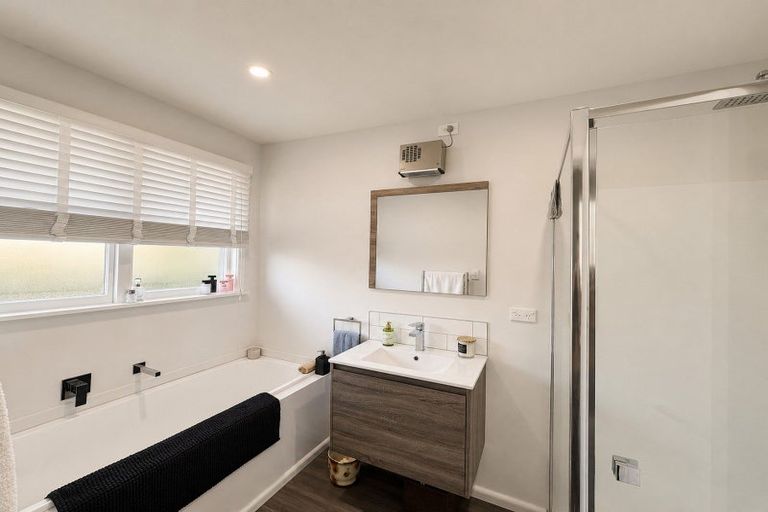 Photo of property in 2/28 Hampton Place, Burnside, Christchurch, 8053