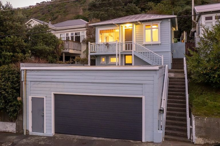 Photo of property in 176 Sutherland Road, Lyall Bay, Wellington, 6022
