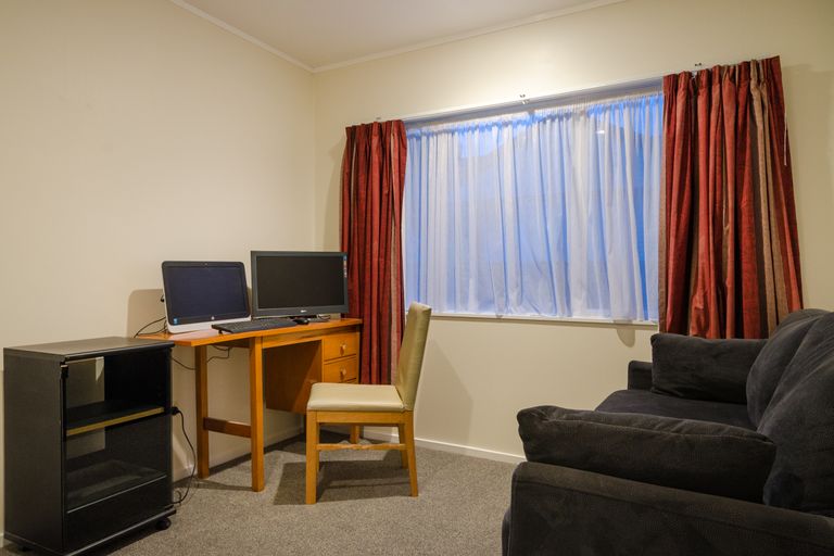 Photo of property in 291 Hobsonville Road, Hobsonville, Auckland, 0618