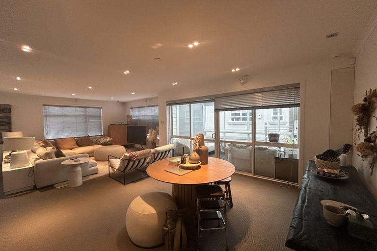 Photo of property in 12a Glenmore Street, Thorndon, Wellington, 6011