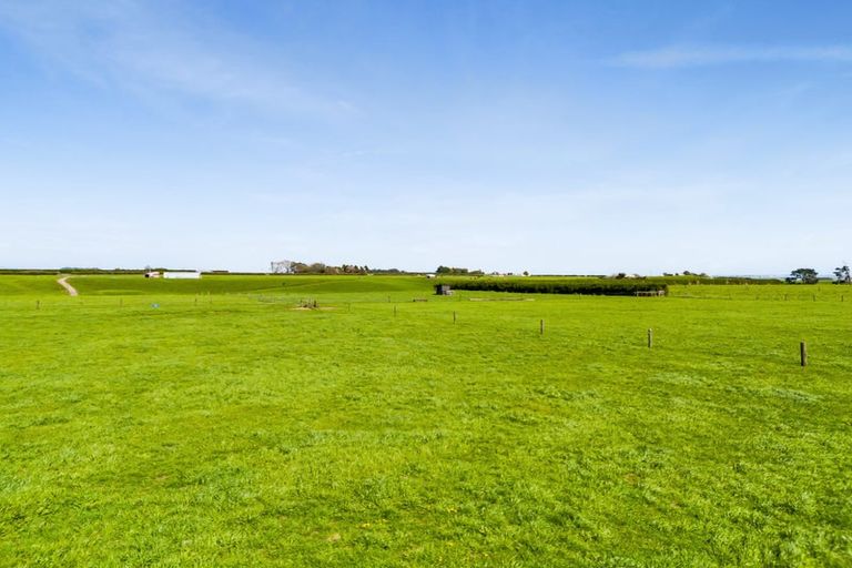 Photo of property in 43 Quinns Road, Normanby, Hawera, 4673