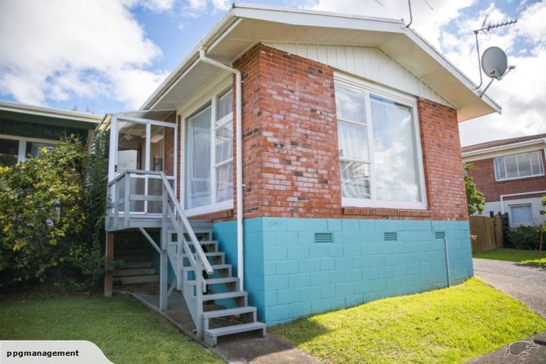 Photo of property in 1/11 Liston Street, Northcote, Auckland, 0627