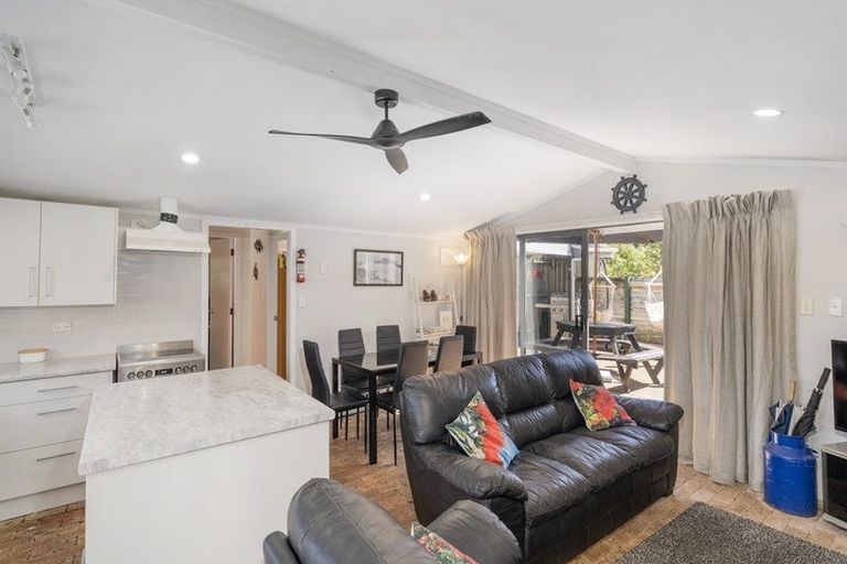 Photo of property in 28 Kauri Place, Tairua, 3508
