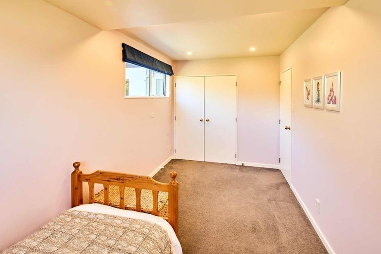 Photo of property in 24 Molyneux Close, Whitby, Porirua, 5024