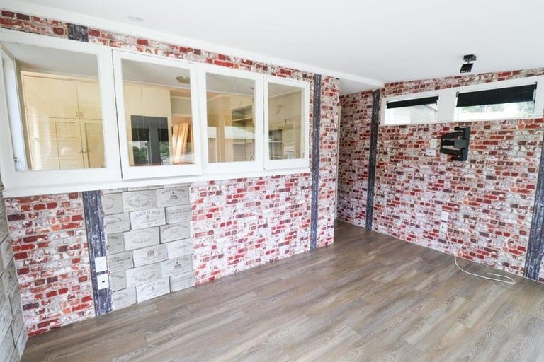 Photo of property in 143 Ruamahanga Crescent, Terrace End, Palmerston North, 4410