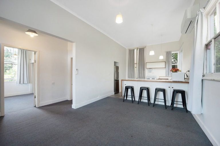 Photo of property in 15a Mortimer Terrace, Aro Valley, Wellington, 6021