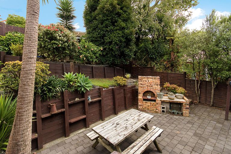 Photo of property in 10 Len Brown Place, Pukekohe, 2120