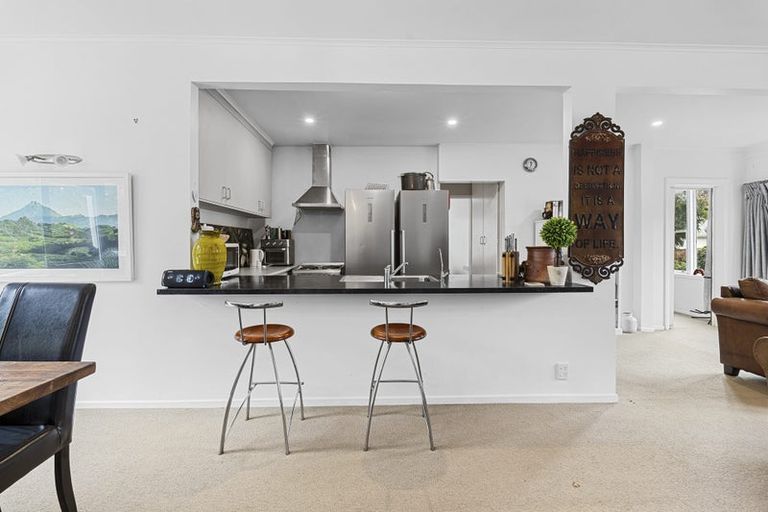 Photo of property in 28 Carrington Street, New Plymouth, 4310