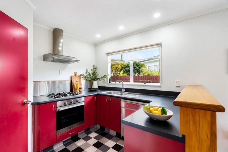 Photo of property in 1 Balmoral Street, Taradale, Napier, 4112