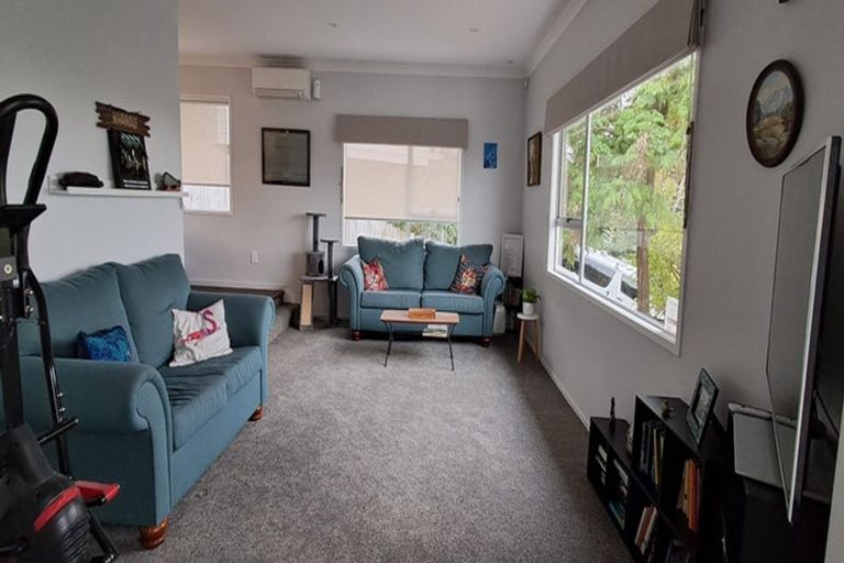 Photo of property in 15 Mile Place, Henderson, Auckland, 0612