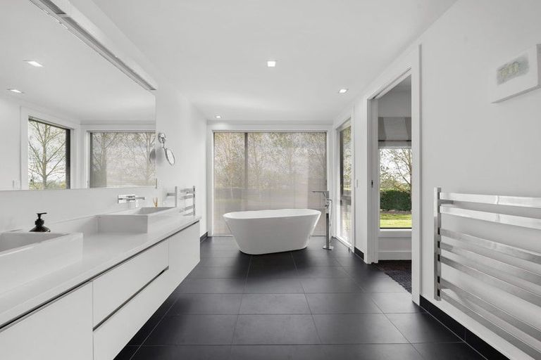 Photo of property in 9 Birdie Way, Martinborough, 5711