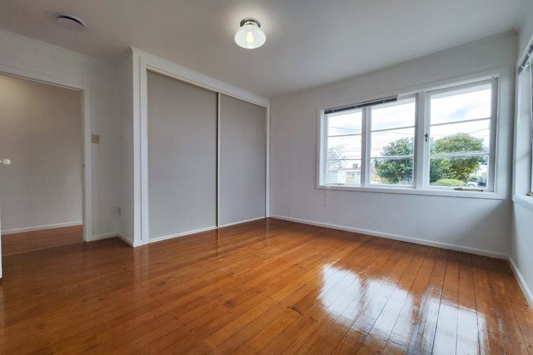 Photo of property in 1/61 Neil Avenue, Te Atatu Peninsula, Auckland, 0610