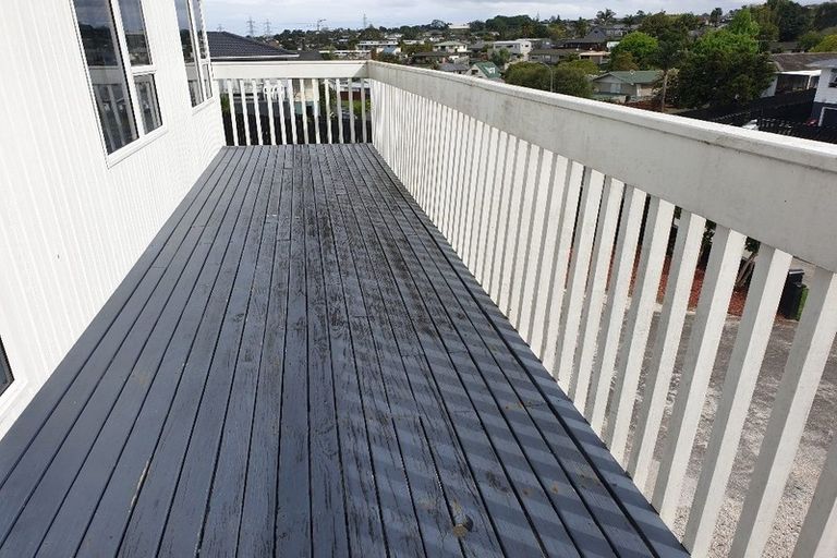 Photo of property in 34 Kemp Road, Massey, Auckland, 0614