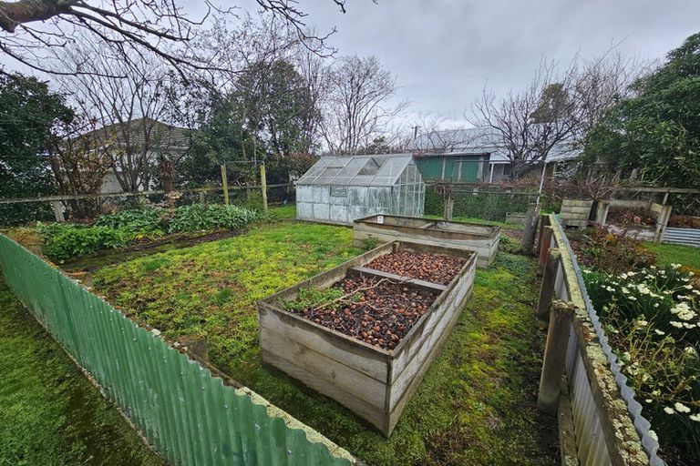 Photo of property in 19 Oxford Street, Martinborough, 5711