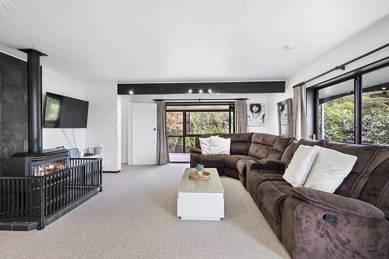 Photo of property in 14 Winstone Place, Highlands Park, New Plymouth, 4312