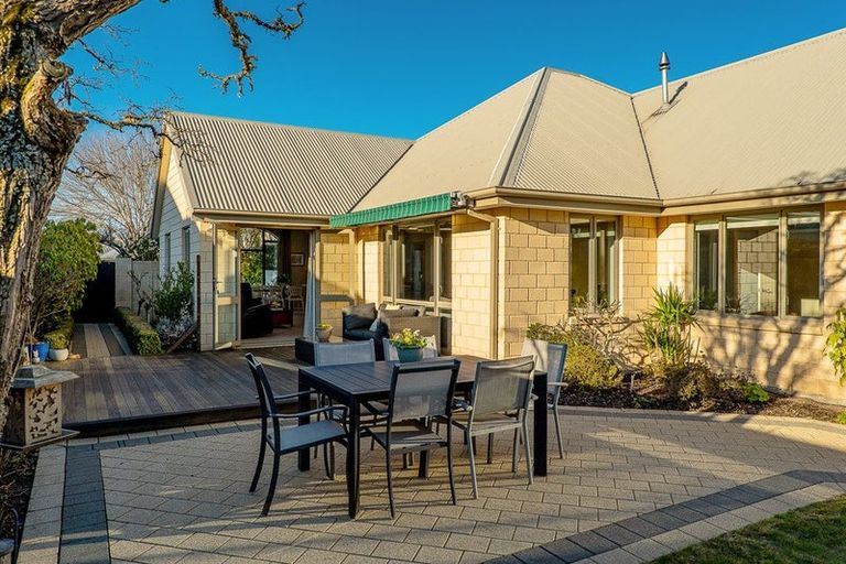 Photo of property in 4 Dinglebay Place, Casebrook, Christchurch, 8051