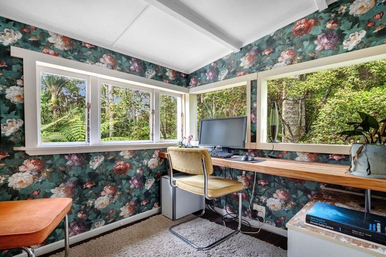 Photo of property in 43 Kauri Point Road, Laingholm, Auckland, 0604