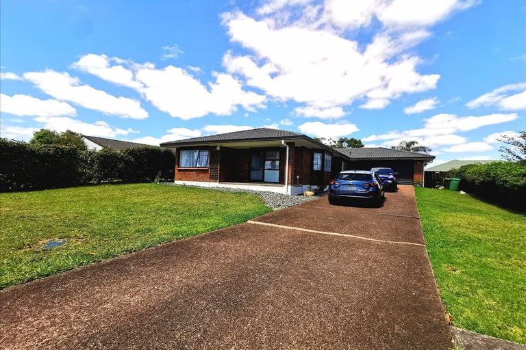 Photo of property in 14 Golfland Drive, Golflands, Auckland, 2013
