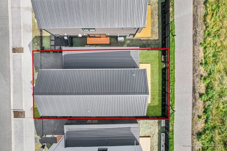 Photo of property in 20 Heketara Way, Massey, Auckland, 0614