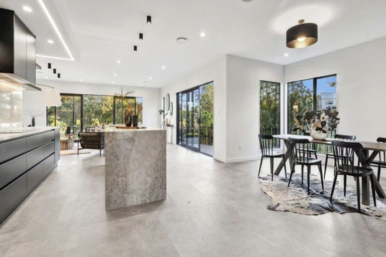 Photo of property in 22 Pukeko Road, Hobsonville, 0616