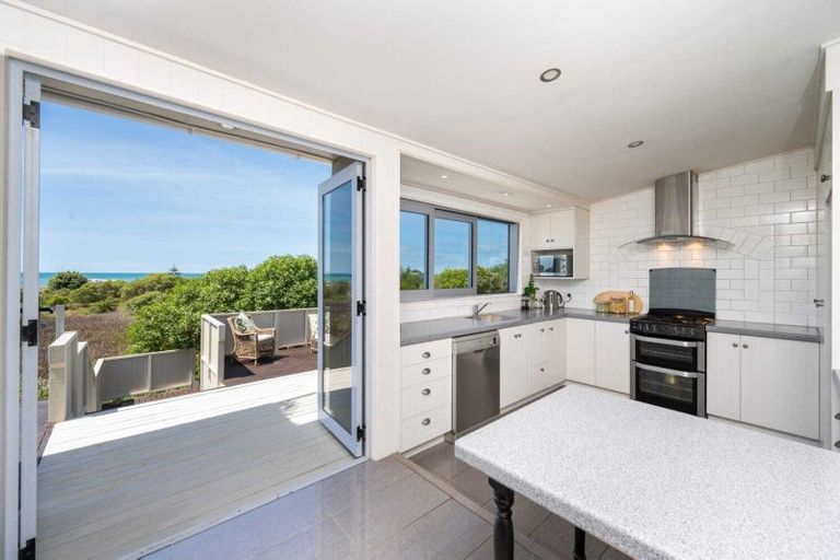 Photo of property in 2 Collison Terrace, Haumoana, 4102