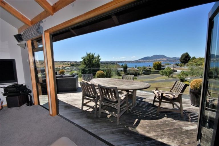 Photo of property in 11 Krissell Place, Acacia Bay, Taupo, 3330