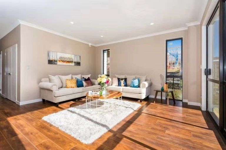 Photo of property in 5 Kahu Close, Orewa, 0931