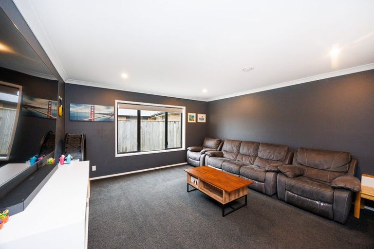 Photo of property in 8 Butler Place, Fitzherbert, Palmerston North, 4410