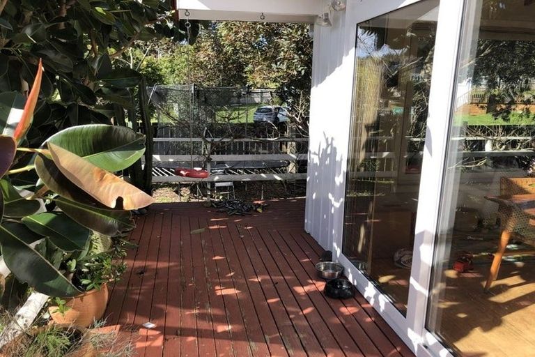 Photo of property in 1 Taioma Crescent, Te Atatu Peninsula, Auckland, 0610