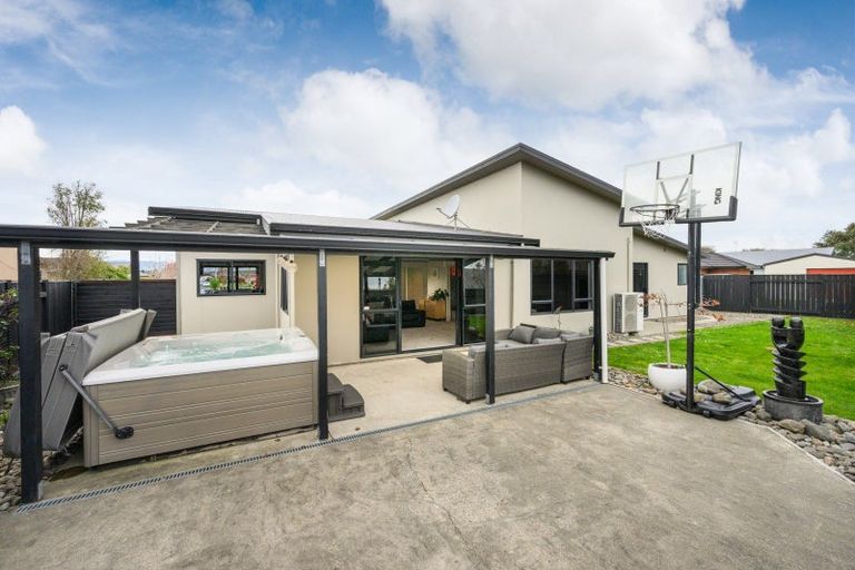Photo of property in 24 Branigan Parade, Kelvin Grove, Palmerston North, 4414