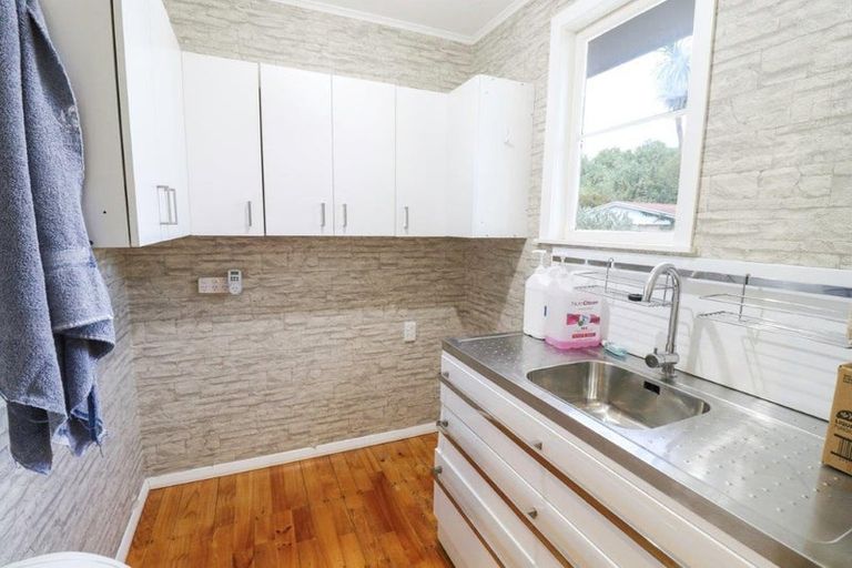 Photo of property in 143 Ruamahanga Crescent, Terrace End, Palmerston North, 4410