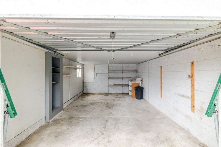 Photo of property in 10 Stoke Place, Awapuni, Palmerston North, 4412