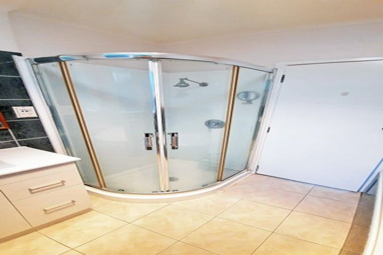 Photo of property in 1/223 Eskdale Road, Birkenhead, Auckland, 0626