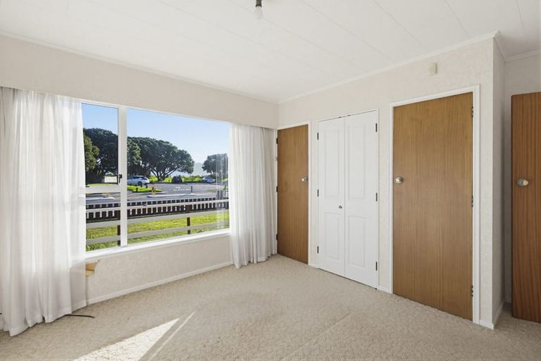 Photo of property in 5 Marine Parade, Paraparaumu Beach, Paraparaumu, 5032