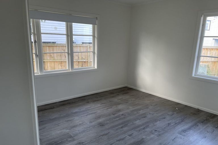 Photo of property in 70 Smythe Road, Henderson, Auckland, 0612