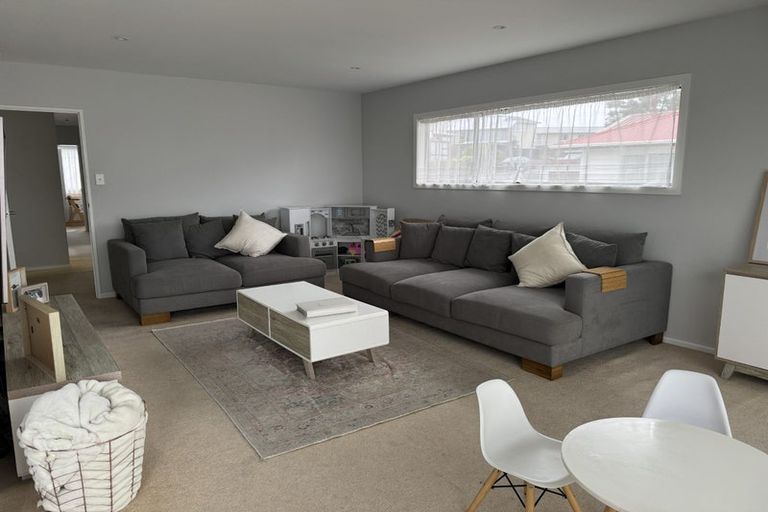 Photo of property in 42 Edgecombe Street, Newlands, Wellington, 6037