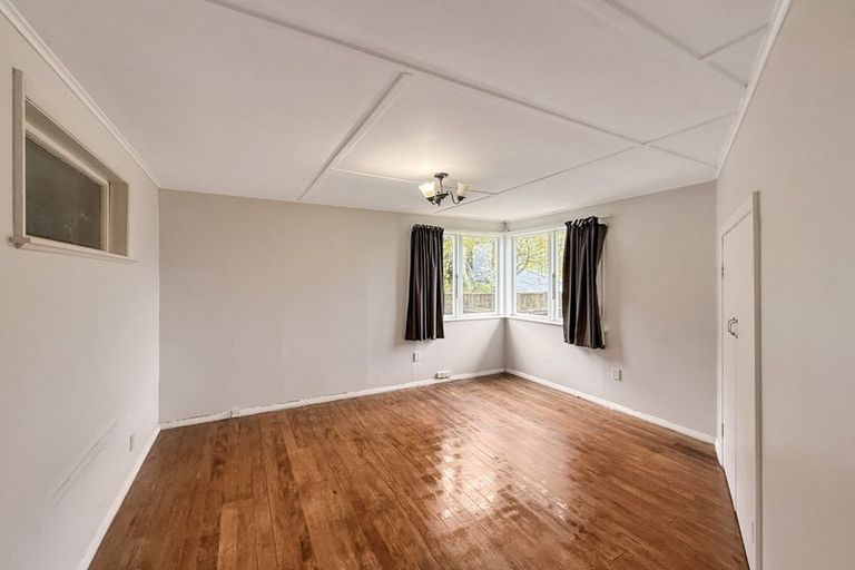 Photo of property in 1 Gribble Grove, Stokes Valley, Lower Hutt, 5019
