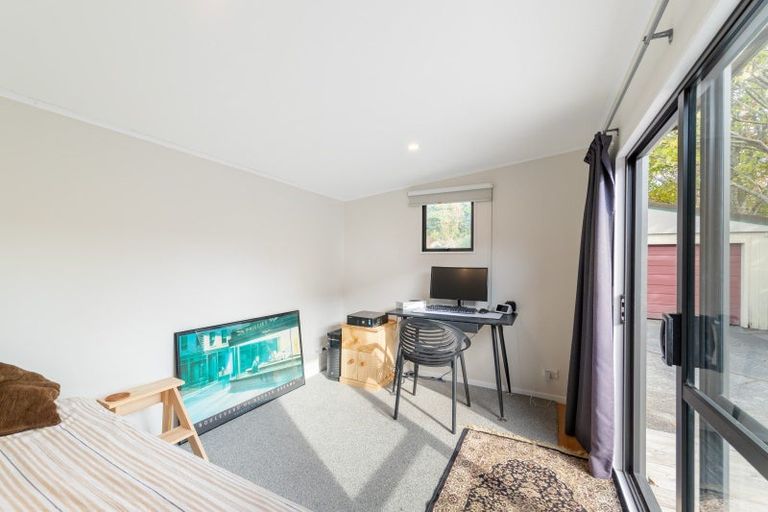 Photo of property in 71 Blue Mountains Road, Pinehaven, Upper Hutt, 5019