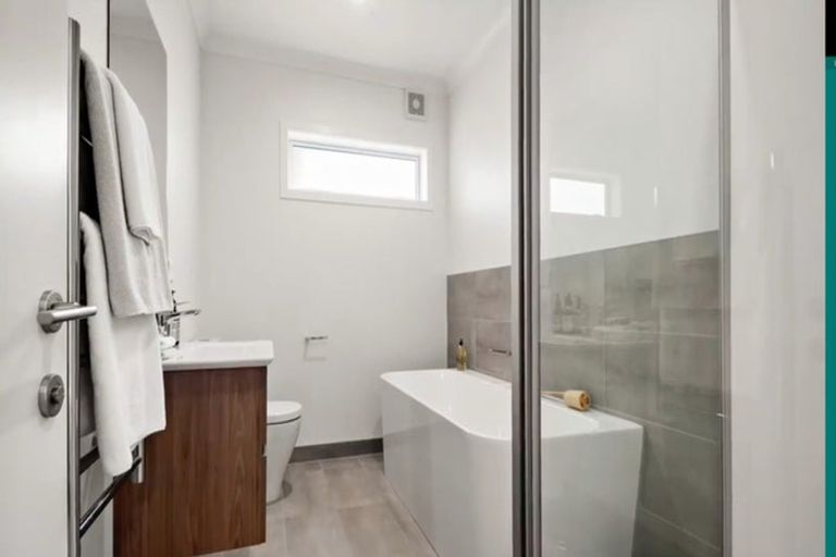 Photo of property in 26b Stottholm Road, Titirangi, Auckland, 0604