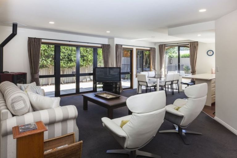Photo of property in 135 Fendalton Road, Fendalton, Christchurch, 8052