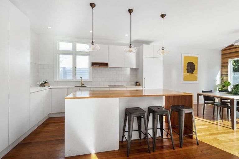 Photo of property in 72 The Parade, Island Bay, Wellington, 6023