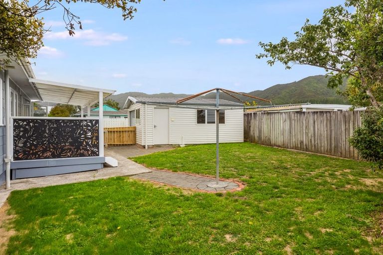 Photo of property in 10 Grimsby Grove, Wainuiomata, Lower Hutt, 5014