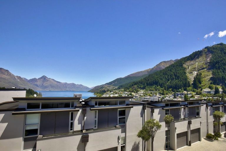 Photo of property in The Beeches Apartments, 4/60 Hallenstein Street, Queenstown, 9300