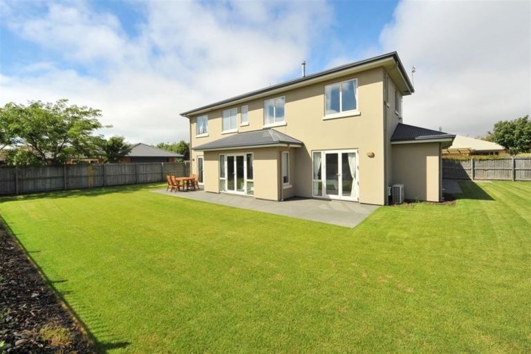 Photo of property in 35 Mataroa Place, Parklands, Christchurch, 8083