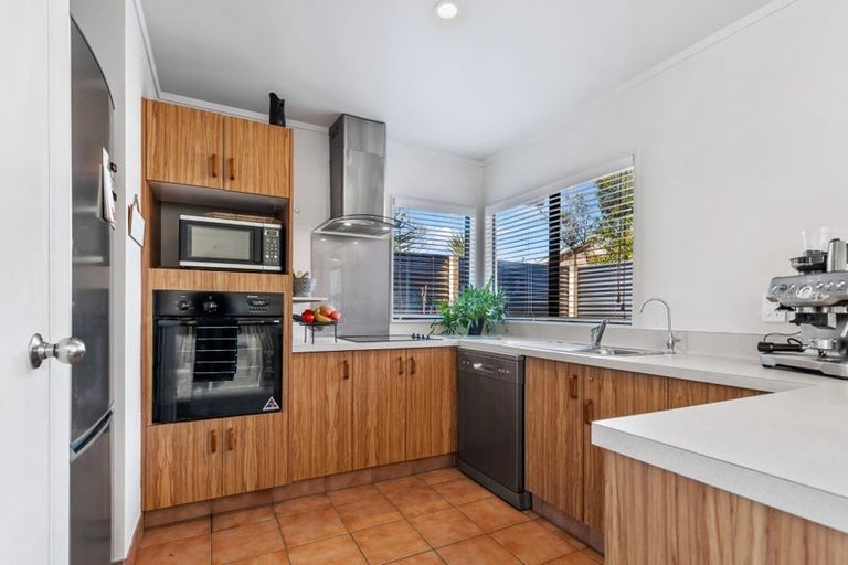 Photo of property in 2/68 Routley Drive, Glen Eden, Auckland, 0602