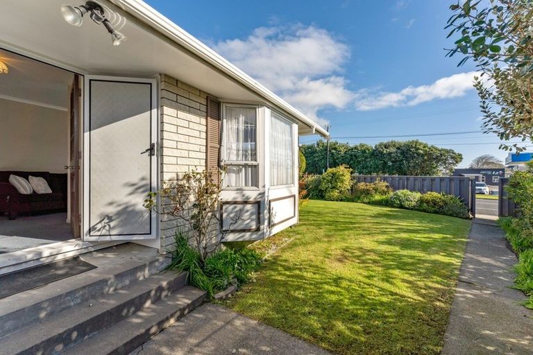 Photo of property in 237 Tukapa Street, Westown, New Plymouth, 4310